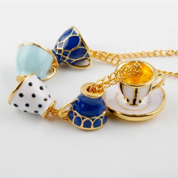 ✨ModCloth Alice Blue Teacups Necklace - Picture 7 of 8